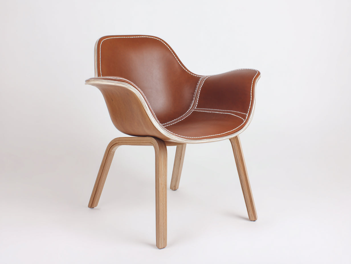 Silla de comedor de madera y piel sintética 58x55x78 cm - marrón-natural - con reposabrazos